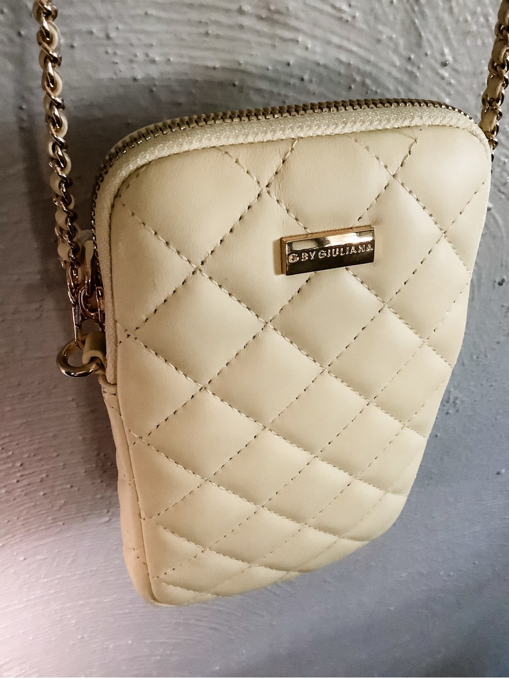 NWOT G by Giuliana Quilted Butter Crossbody Phone Pouch with Gold Chain